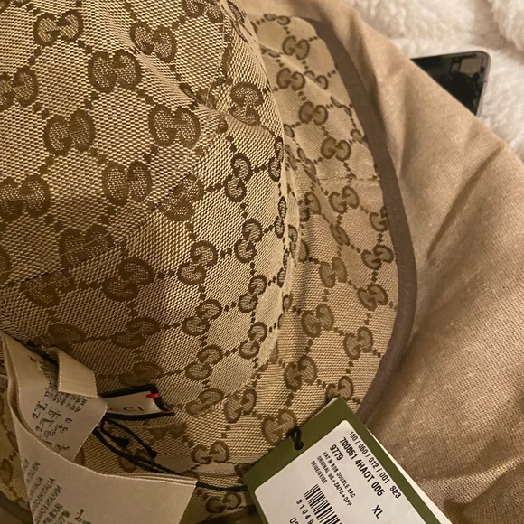 Reversible GG check bucket hat , brand new with tags ! - Picture 4 of 9